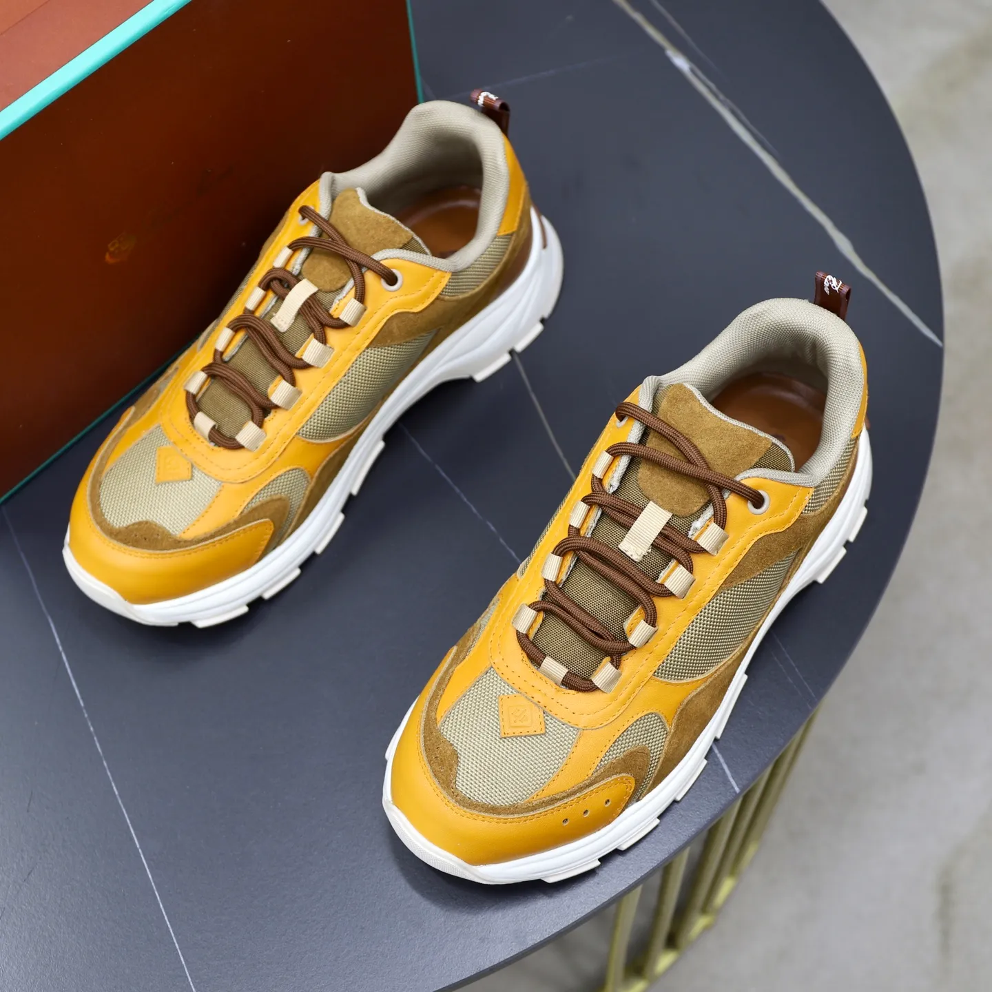 Factory price: 💰520Loropiana LP men's shoes ♞size; 38-44 "45.46 customization" cowhide stitching. It is really easy to wear, lazy, loose, casual, perfect comfort. There are many color choices, and they all look good with clothes. Is it true that Loropiana can bring social value? “Loropiana is the best thing money can buy”
